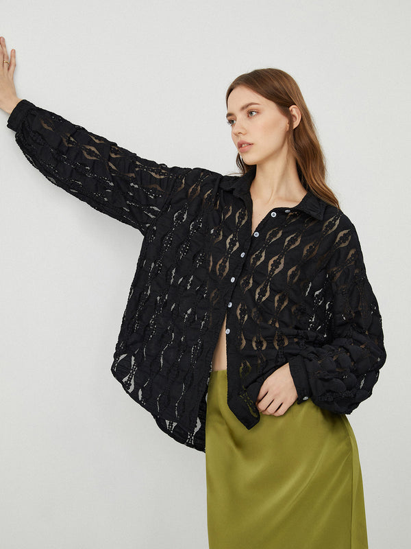 Yarı Şeffaf Çiçekli Dantel Düğmeli Gömlek 