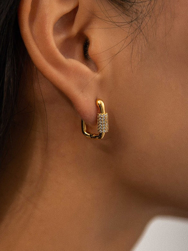 Kare Tombul Pırlanta Küpeler 