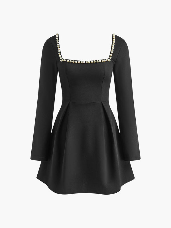 Kare Yaka Boncuklu Dekorlu Pileli Elbise 