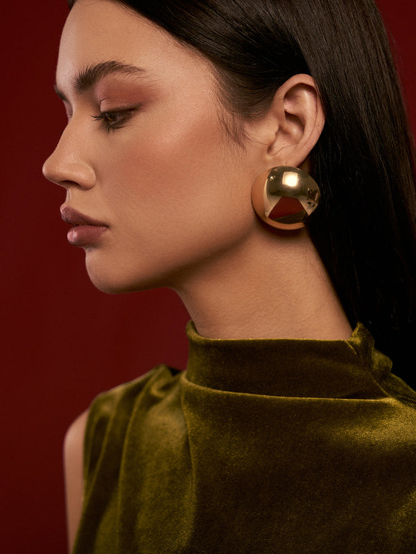 Parlak Yarım Top Küpe 