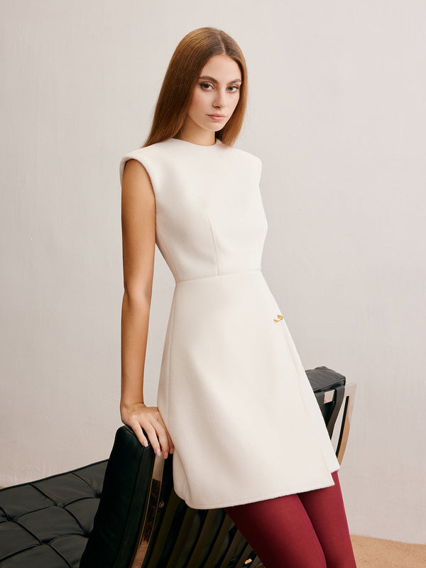 İğne Detaylı Kolsuz Sıcak Elbise 