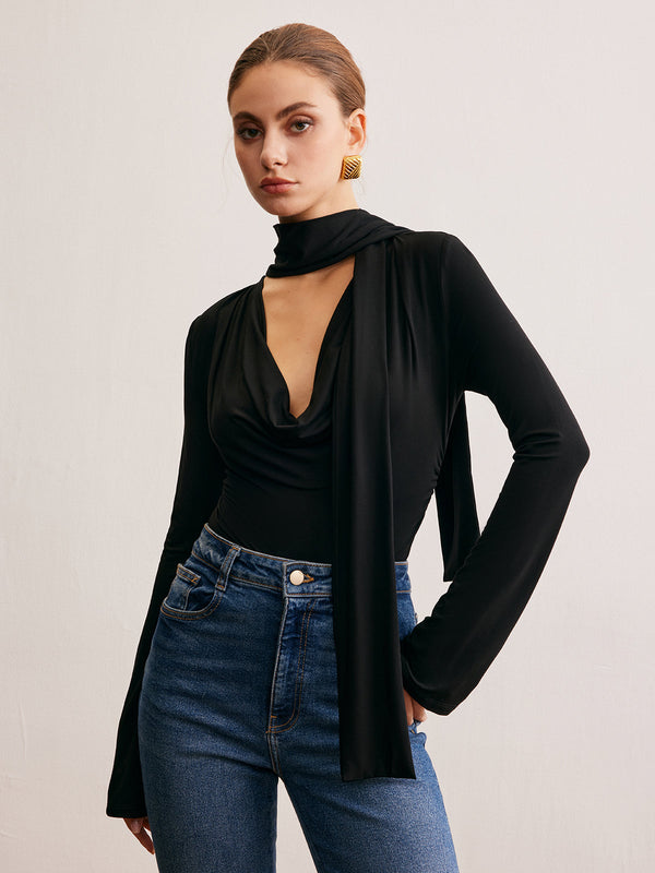 Kapüşonlu Yaka Kurdeleli Tişört