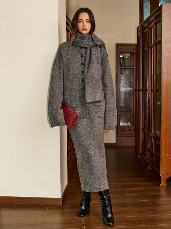 Düz Düğmeli Kazak Etek Takımı ve Eşleşen Eşarp 