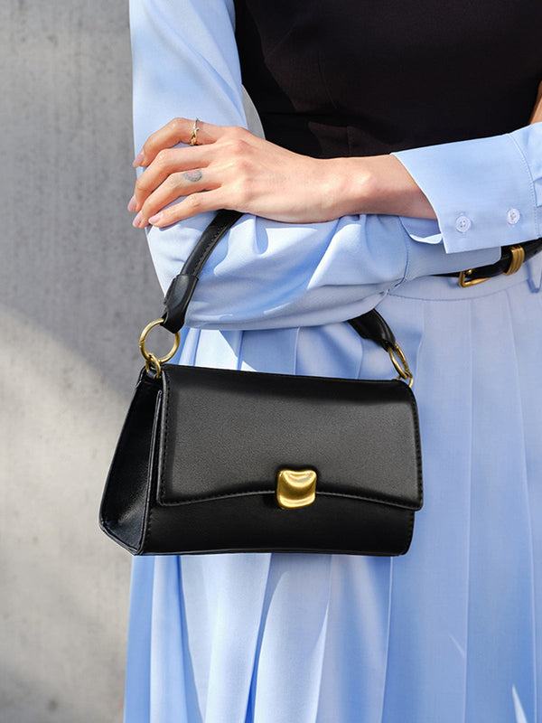 Baget Kapaklı Koltuk Altı Çantası 