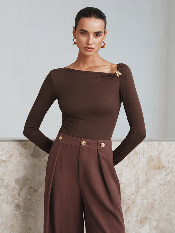 Metal Detaylı Asimetrik Yaka Bodysuit 