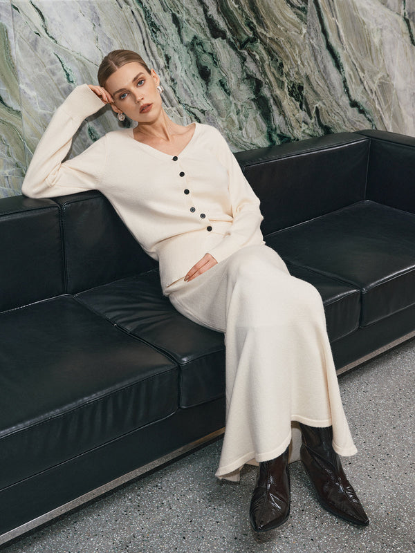 V Yakalı Önü Düğmeli Örgü Hırka ve Uzun Etek Takımı 